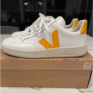 Men’s Veja V-12 Sneakers